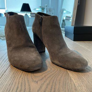 Via Spiga grey suede booties, size 9